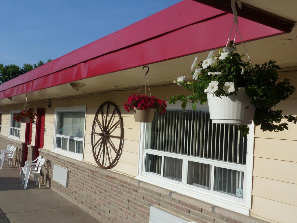 The Silver Birch Motel Годерич Экстерьер фото