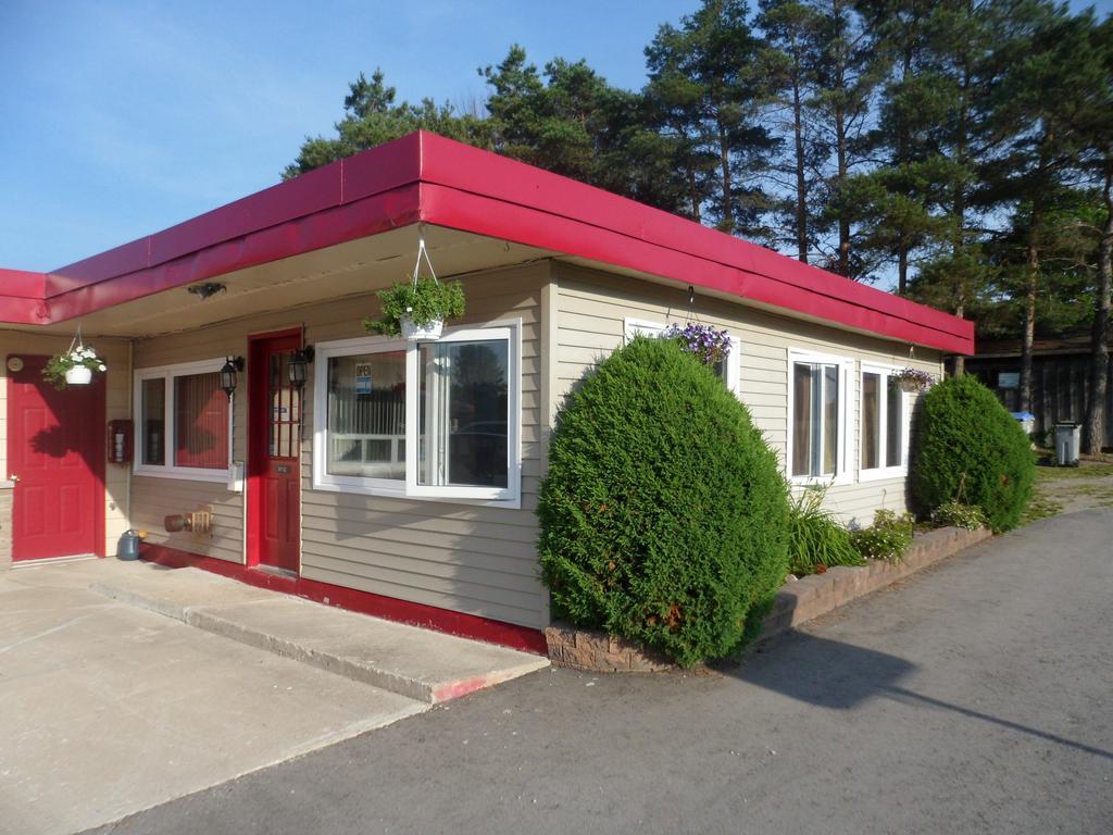 The Silver Birch Motel Годерич Экстерьер фото