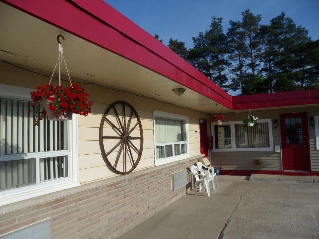 The Silver Birch Motel Годерич Экстерьер фото