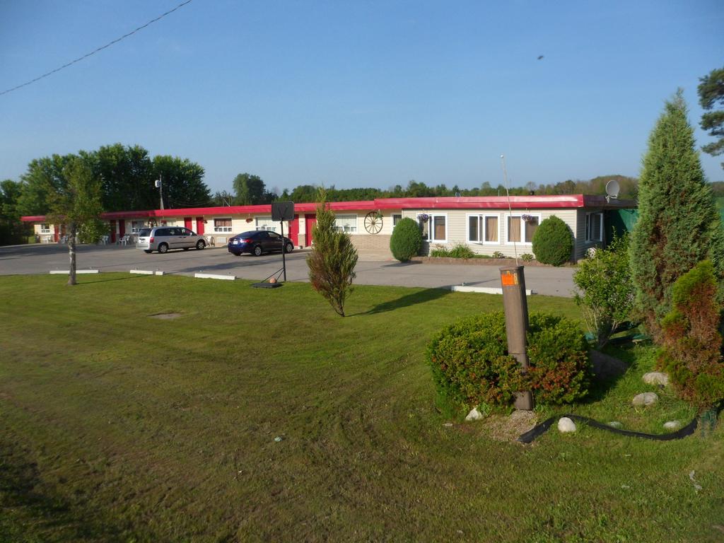 The Silver Birch Motel Годерич Экстерьер фото